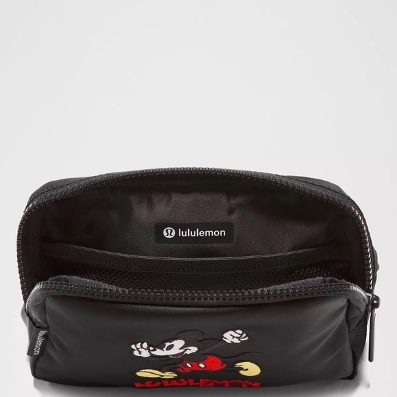 DISNEY x LULULEMON Everywhere Belt Bag 1L Mickey in Motion Graphic NWT - Picture 8 of 9